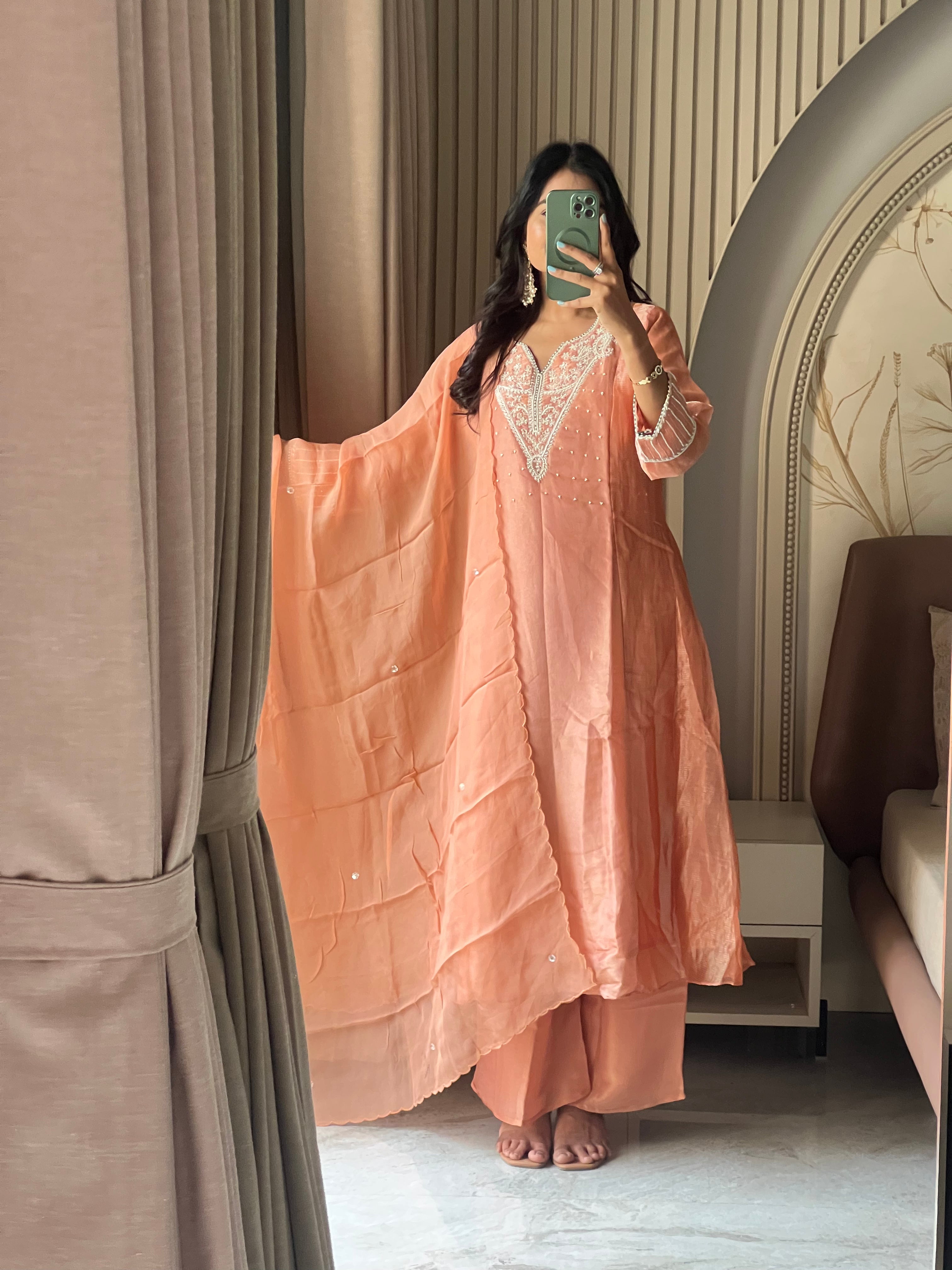 Peach tissue pearl work suit set